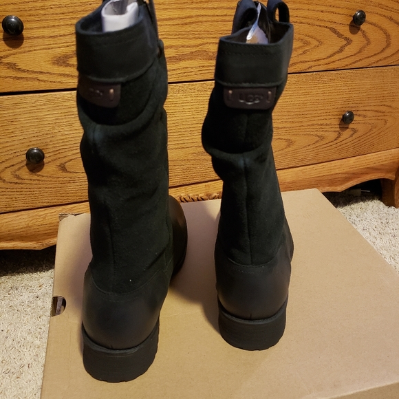 Ugg  black boots - Picture 3 of 6